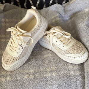 NWOB Ainrock Women’s Cream Knit Platform Lace-Up Sneakers